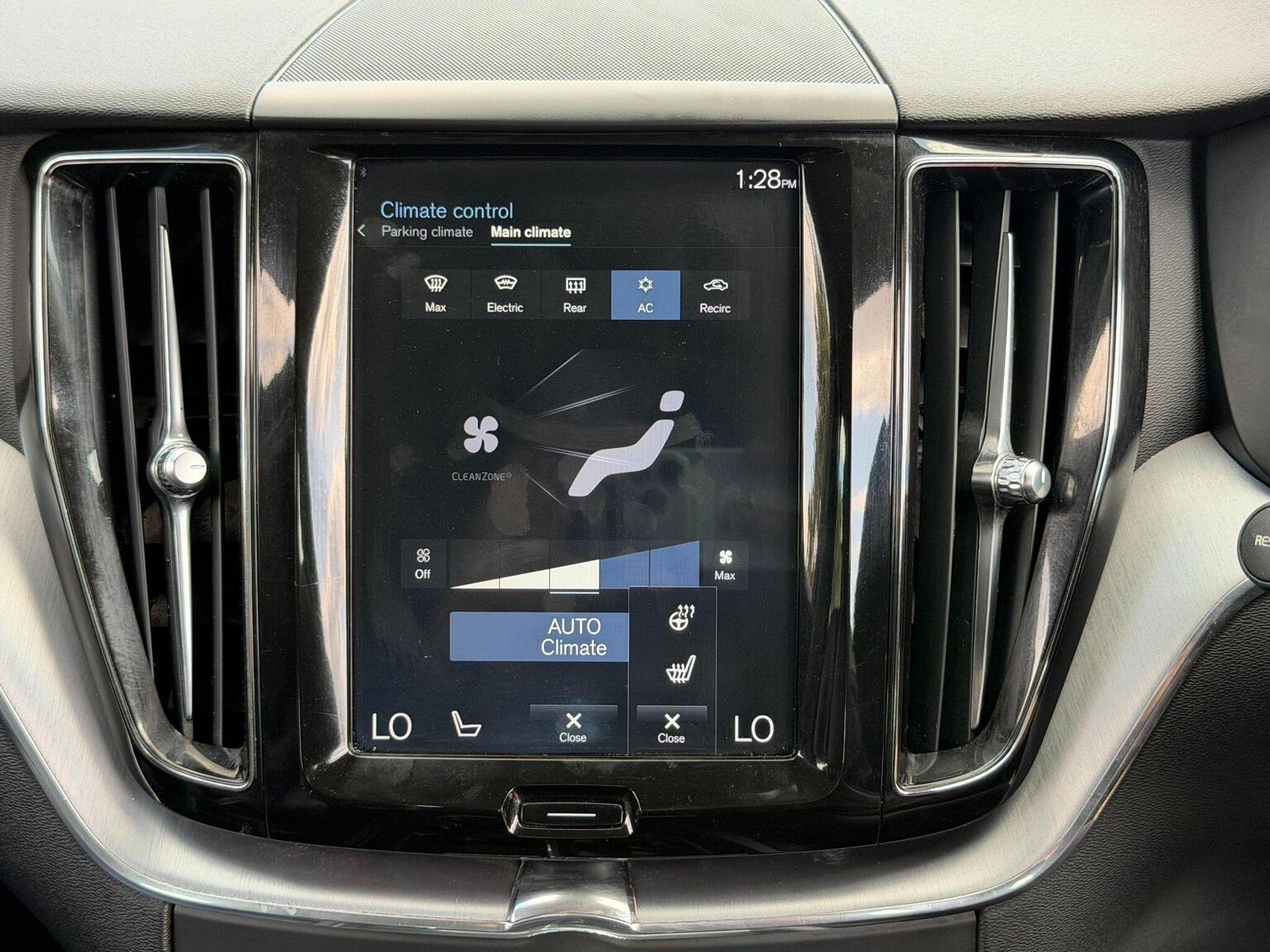 2018 Volvo XC60 image 45