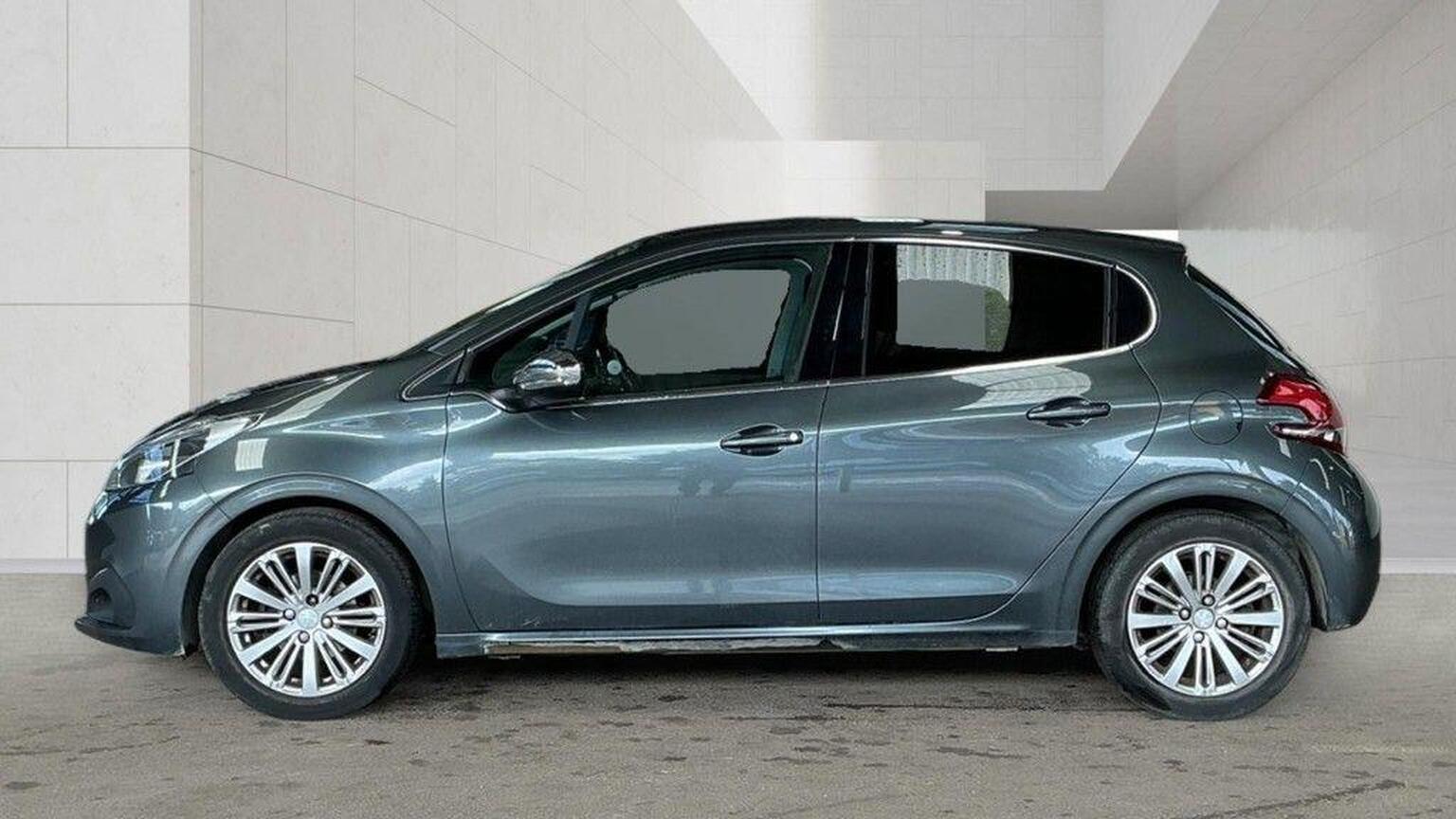 2017 Peugeot 208 image 8