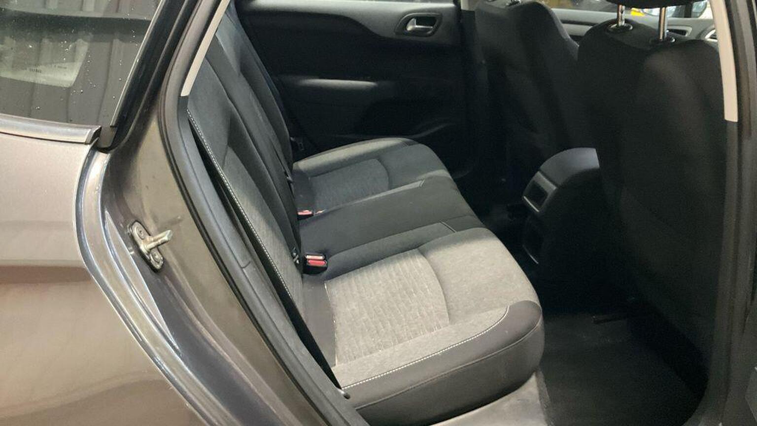 2015 Citroen C4 image 13