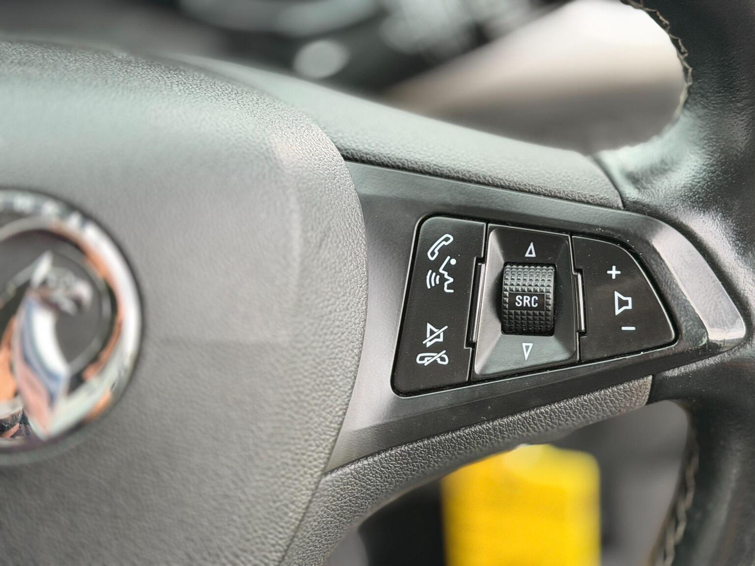 2020 Vauxhall Astra image 34