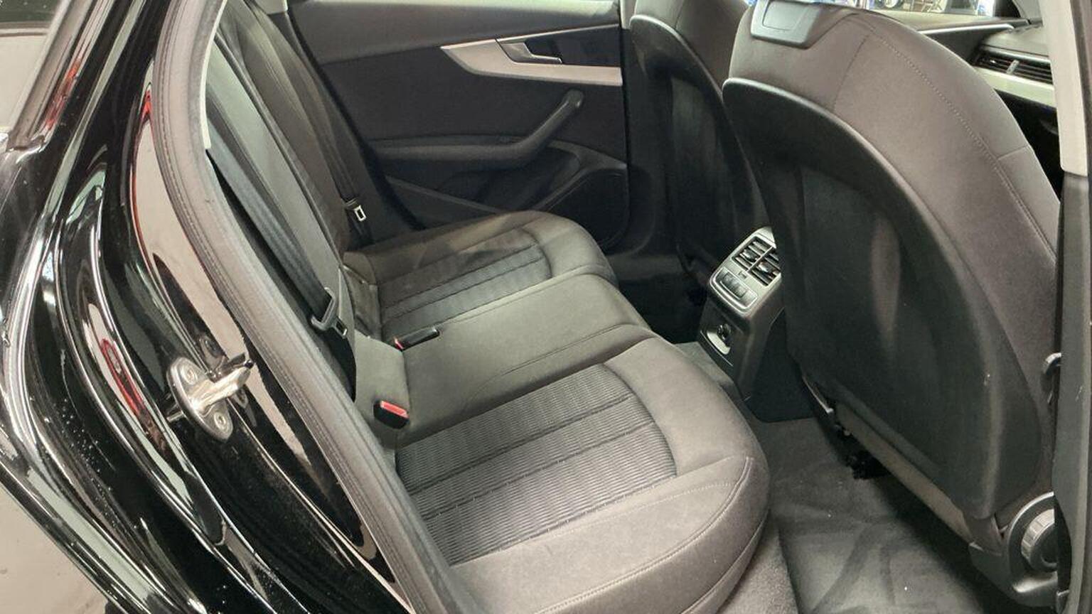 2016 Audi A4 image 10