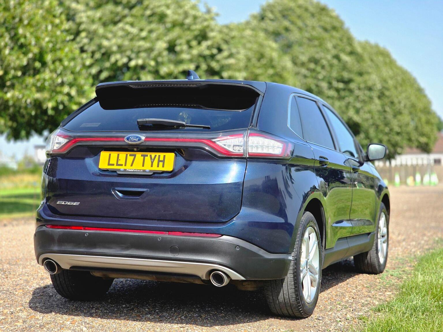 2017 Ford Edge image 7