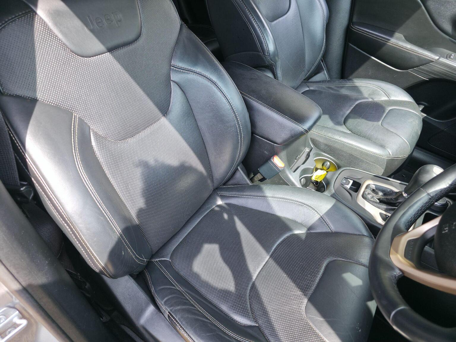 2016 Jeep Cherokee image 31