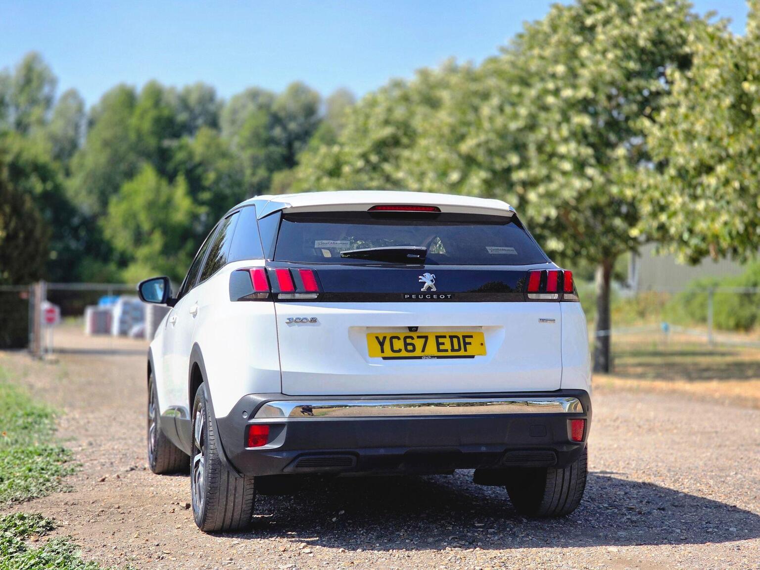 2017 Peugeot 3008 image 11