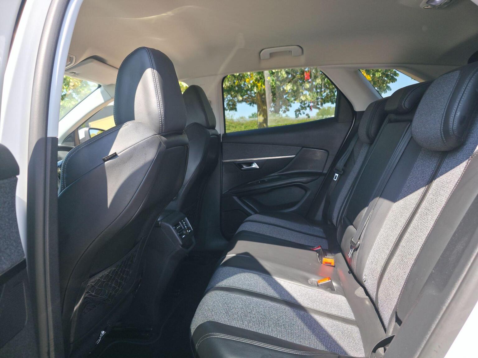 2017 Peugeot 3008 image 27