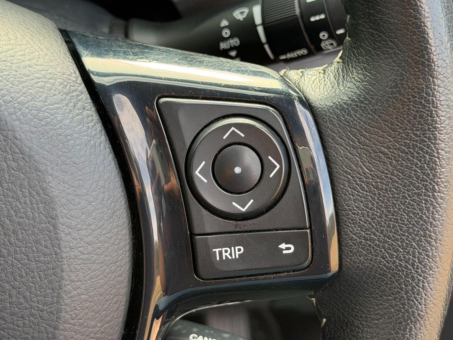 2017 Toyota Yaris image 31