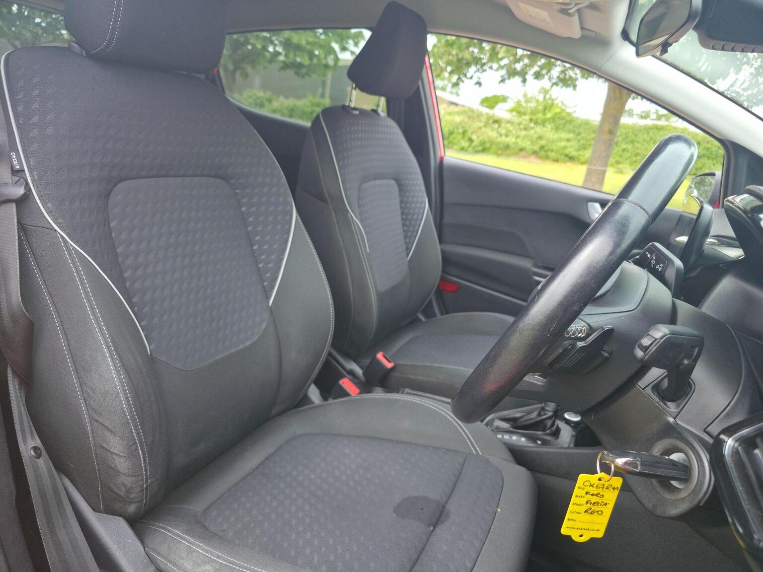 2017 Ford Fiesta image 27