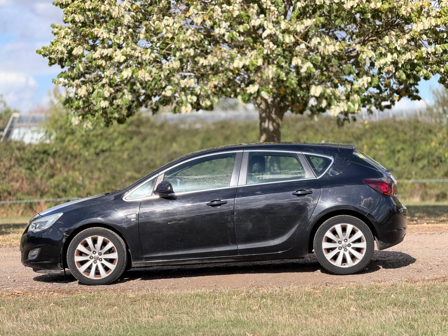 2011 Vauxhall Astra image 11