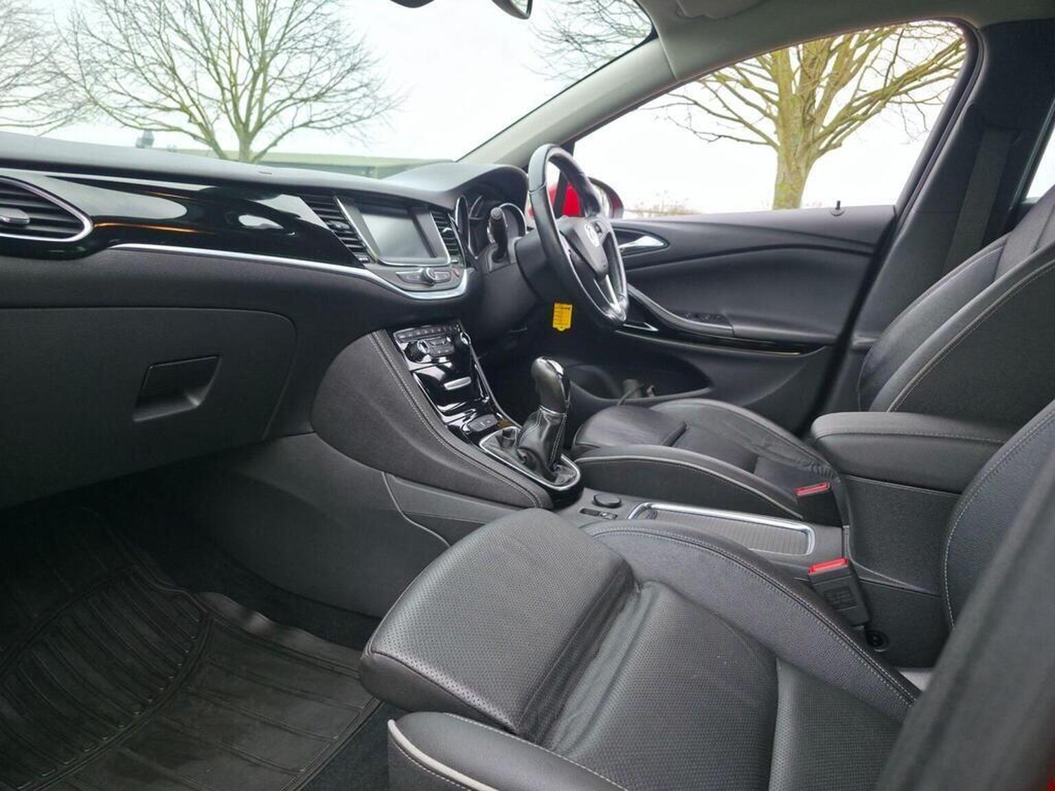 2016 Vauxhall Astra image 27