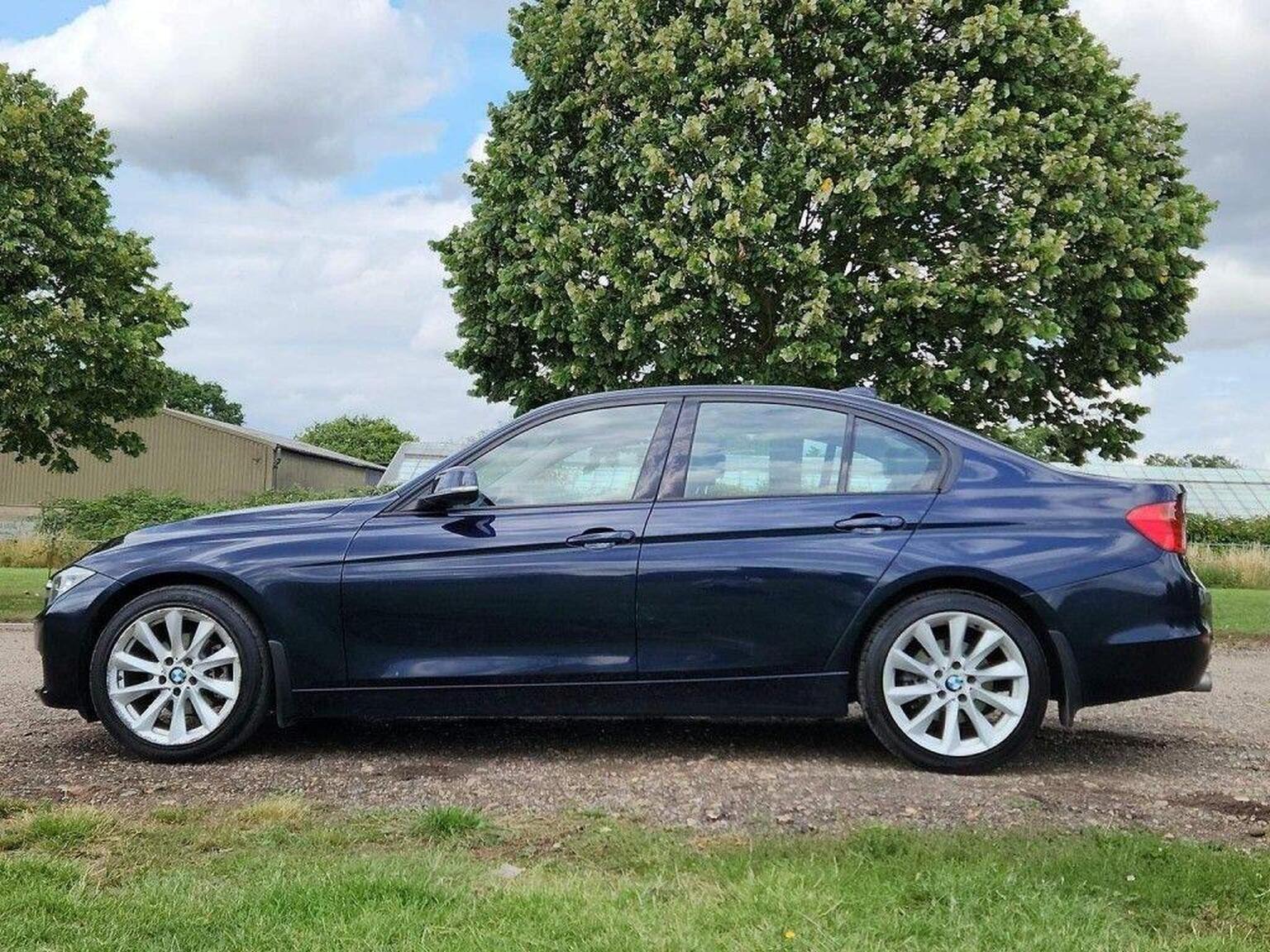 2013 BMW 3 Series image 7