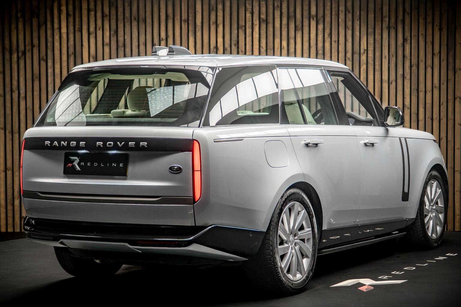 2023 Land Rover Range Rover D300 MHEV SE Auto 4WD — photograph 4