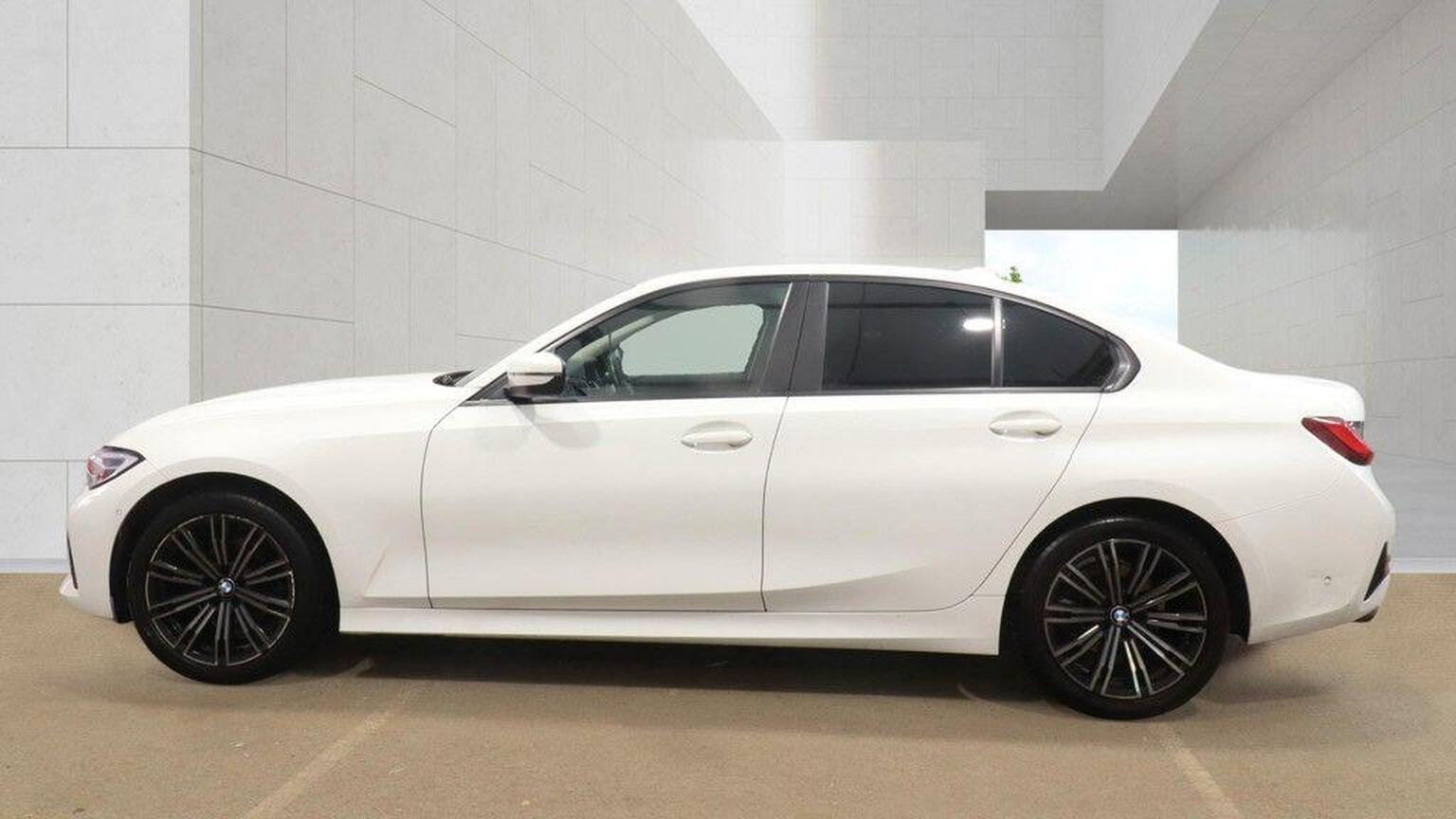 2022 BMW 3 Series image 7