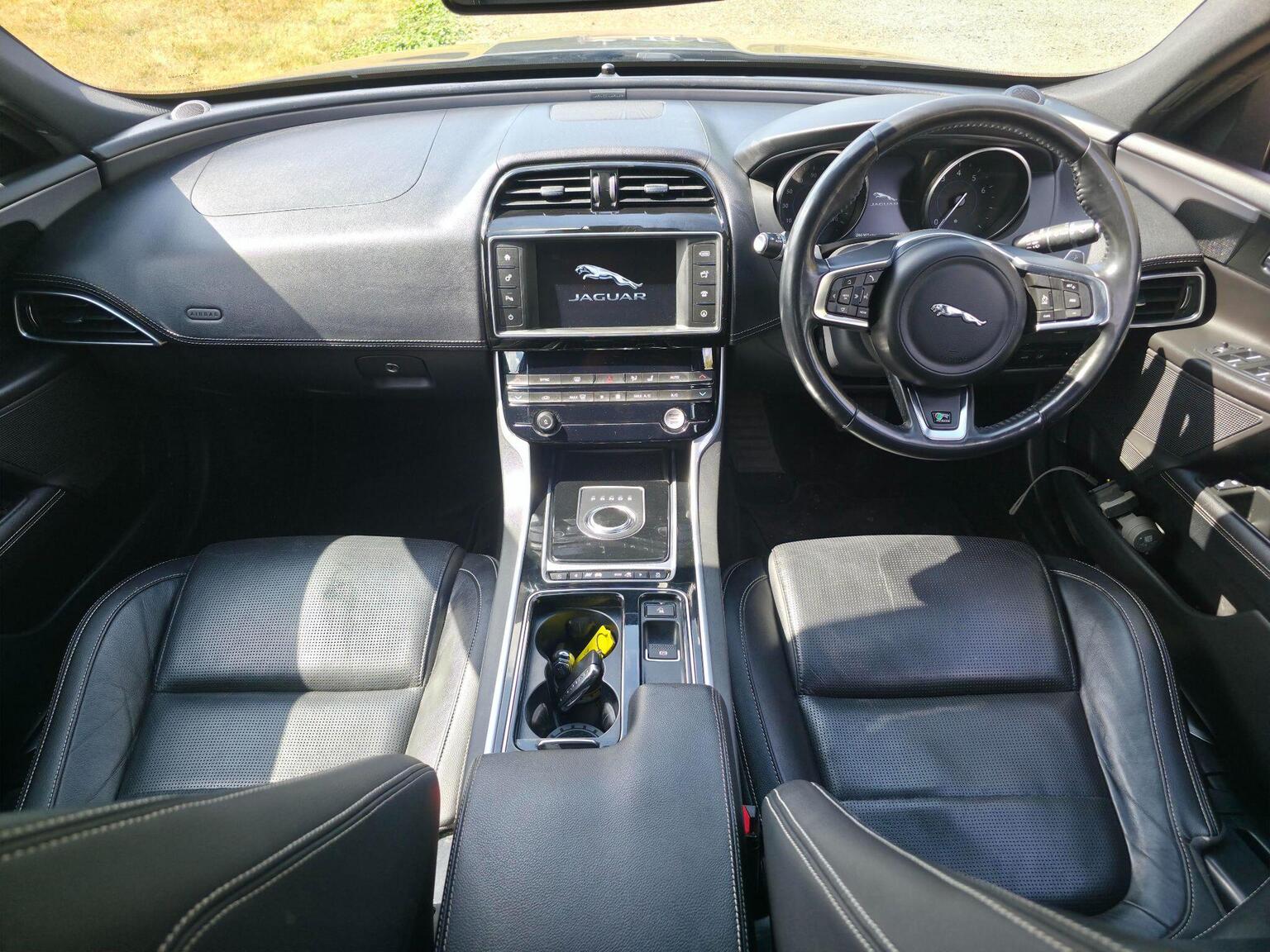2018 Jaguar XE image 31
