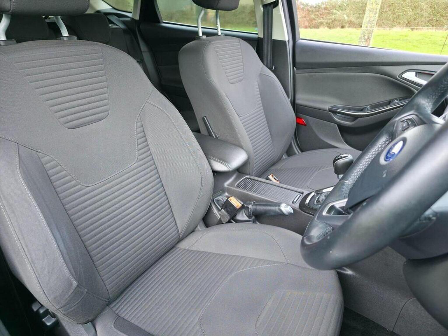 2017 Ford Focus image 28