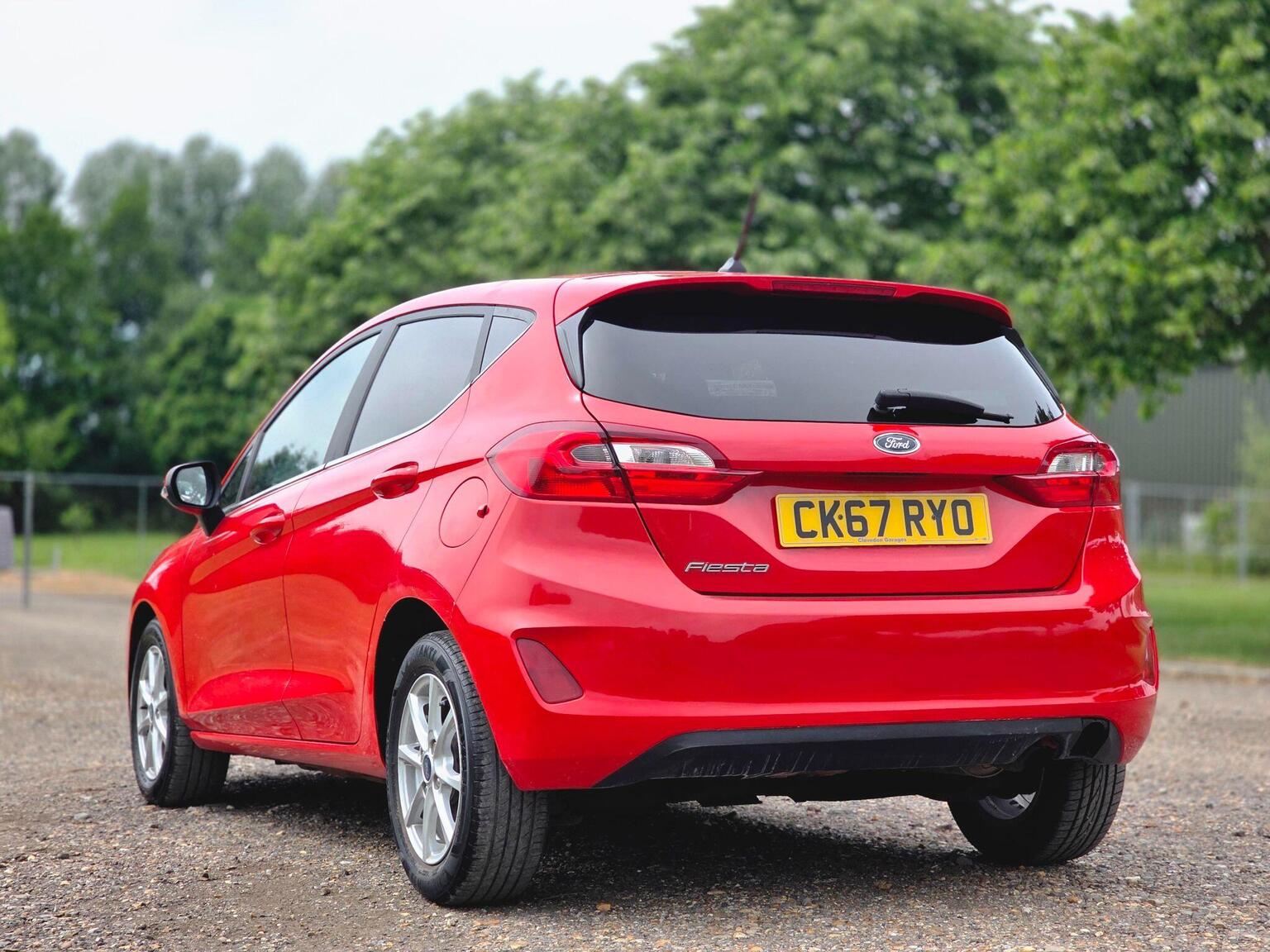 2017 Ford Fiesta image 9