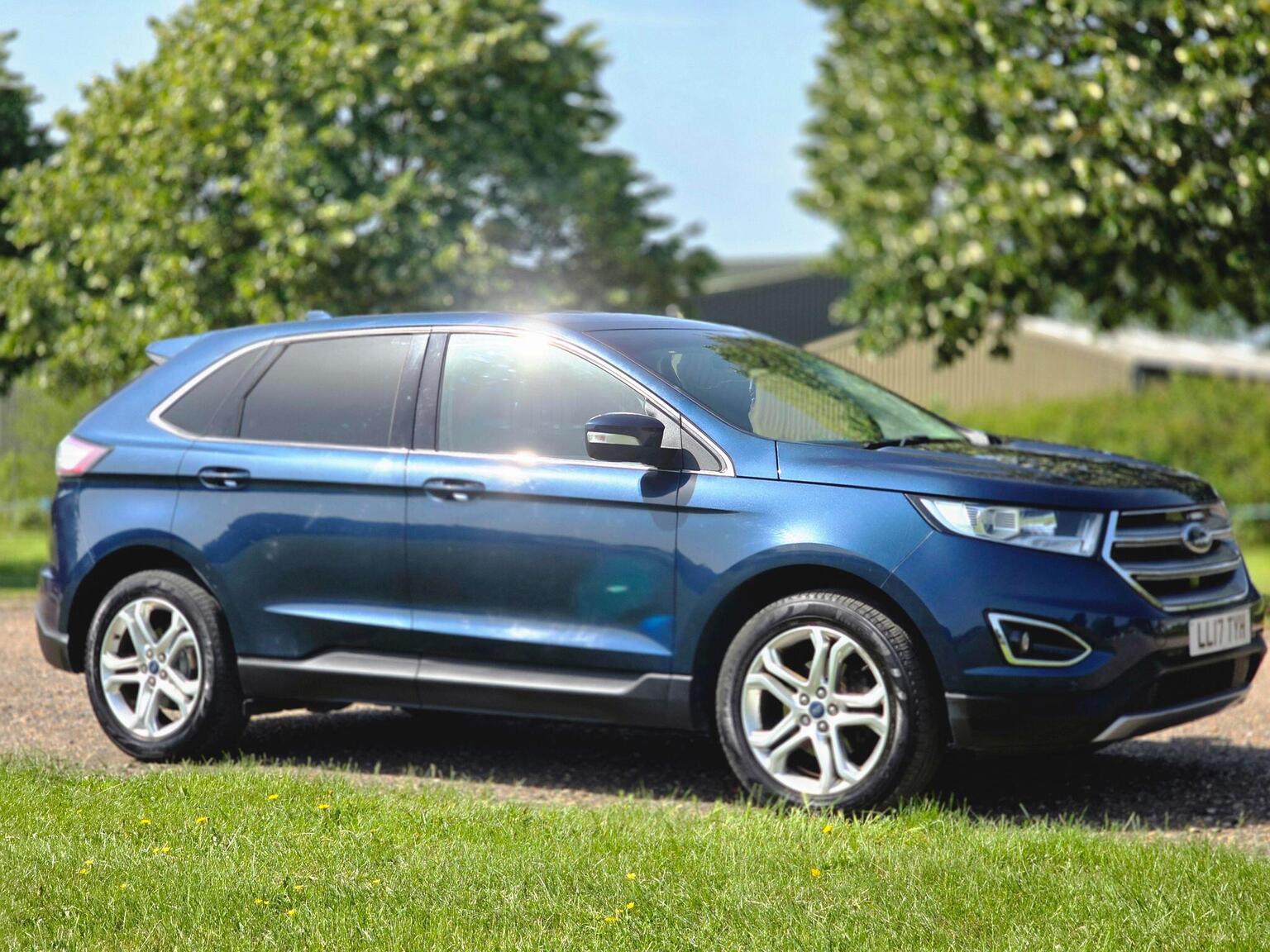 2017 Ford Edge image 2