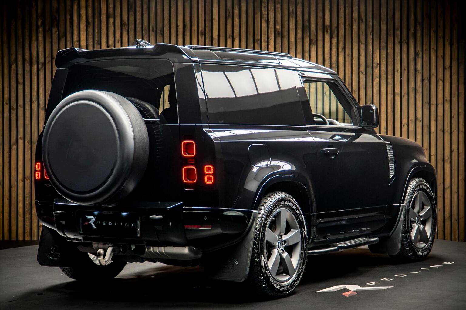 2024 Land Rover Defender 90 X-Dynamic HSE Hard Top — photograph 4