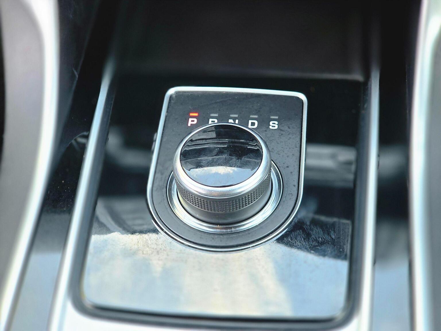 2018 Jaguar XE image 42