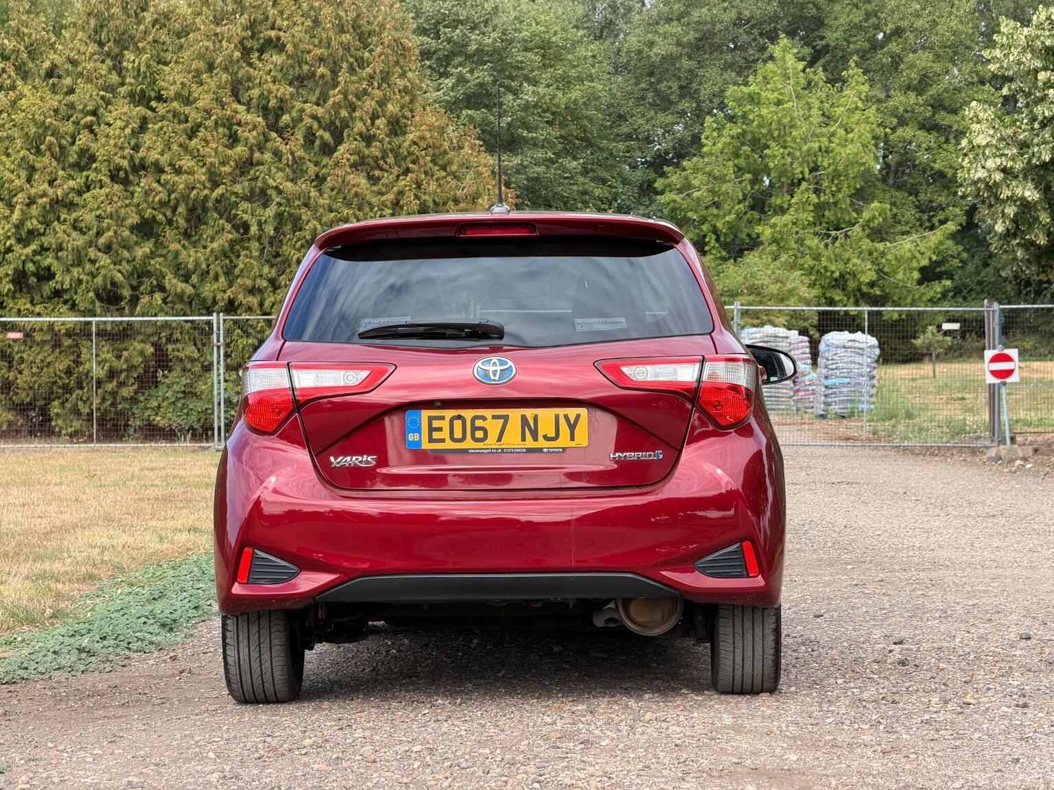 2017 Toyota Yaris image 9