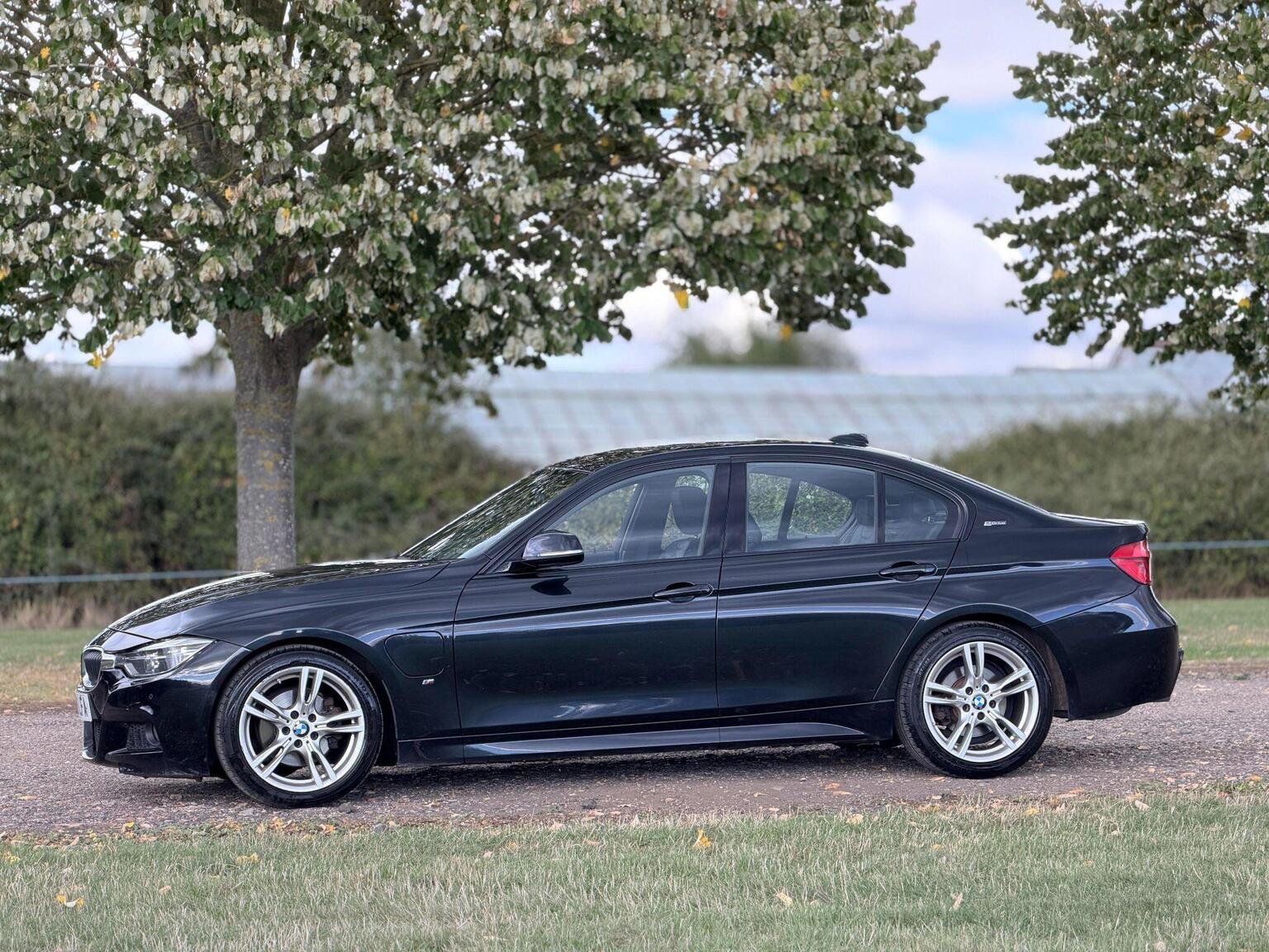 2018 BMW 3 Series image 16