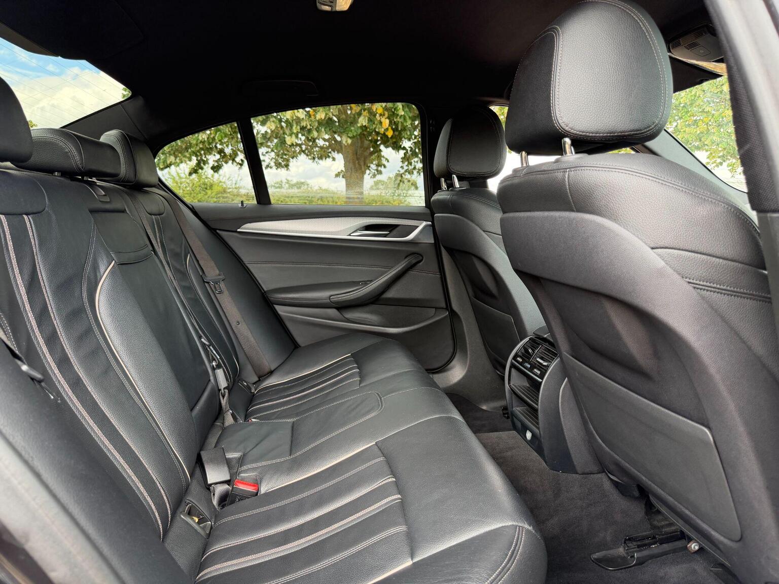 2019 BMW 5 Series image 25