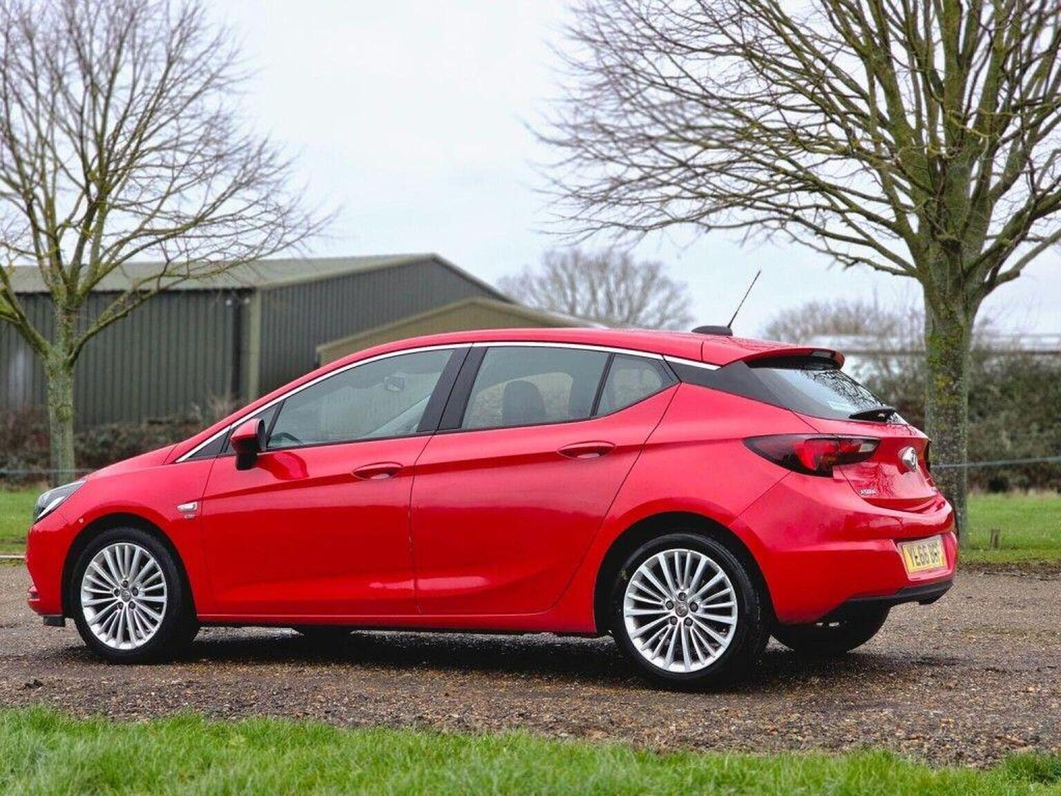2016 Vauxhall Astra image 12