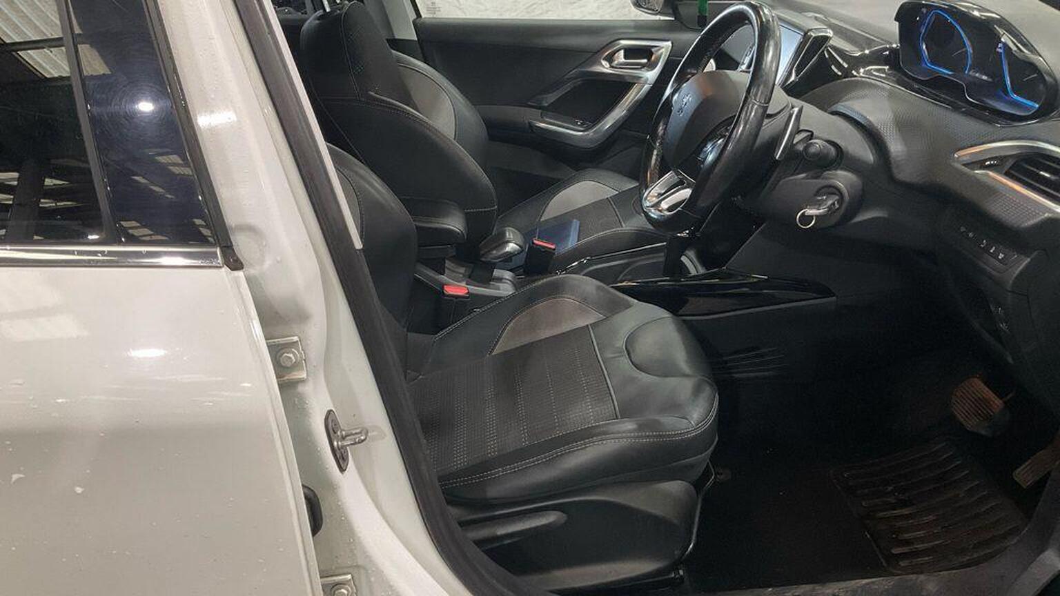 2016 Peugeot 2008 image 12