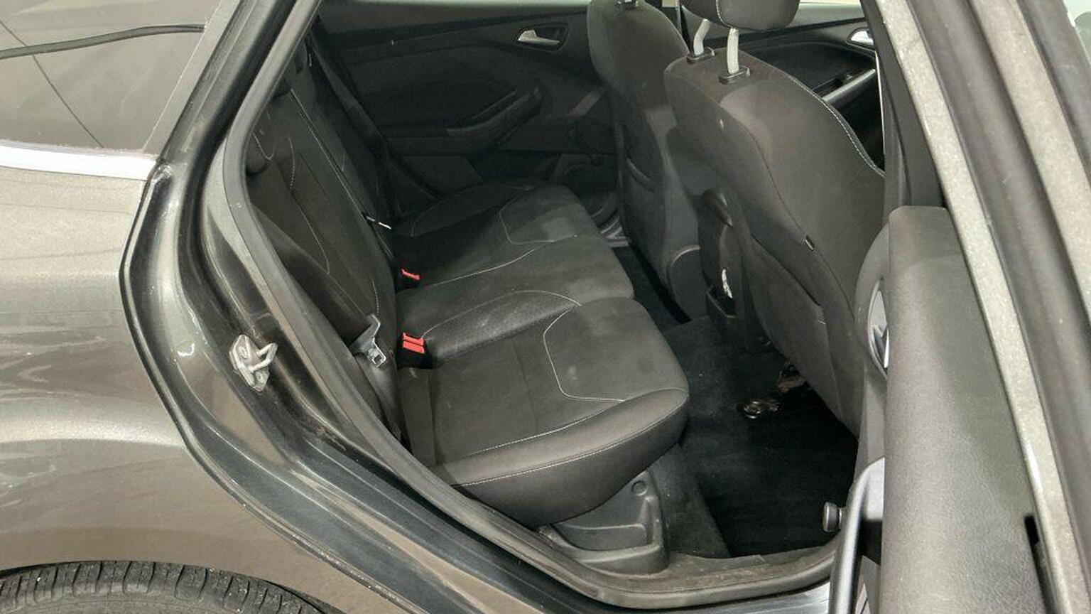 2016 Ford Focus image 13