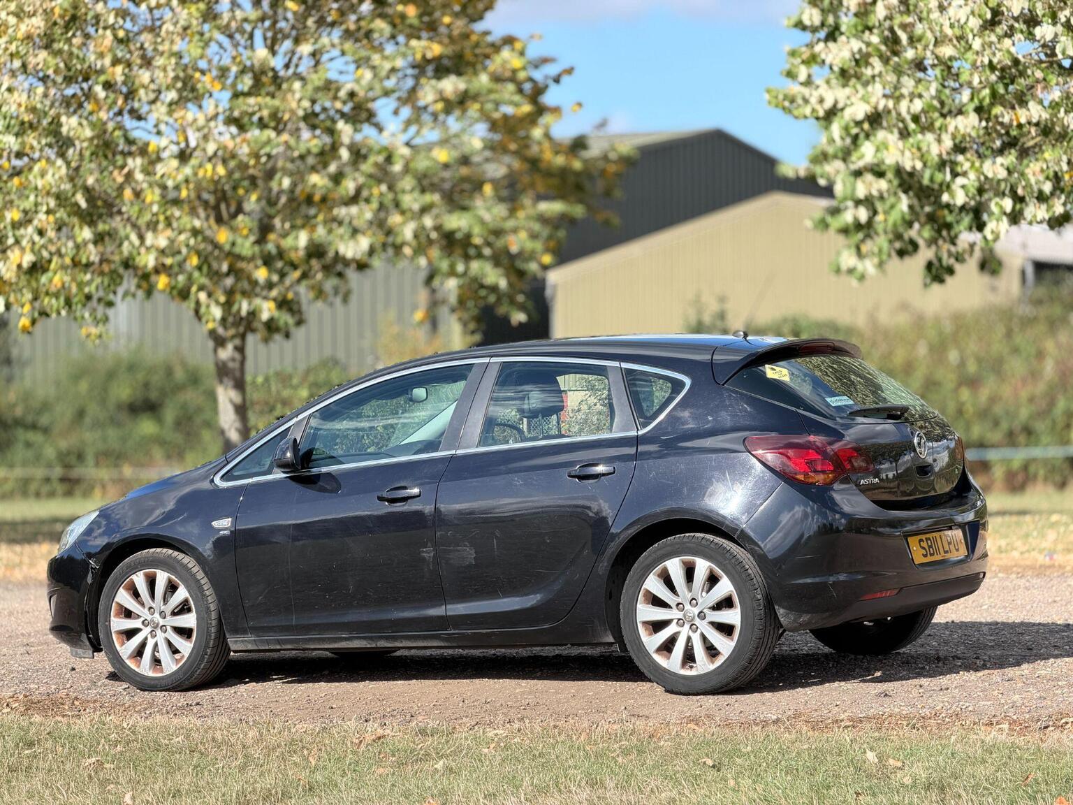 2011 Vauxhall Astra image 10