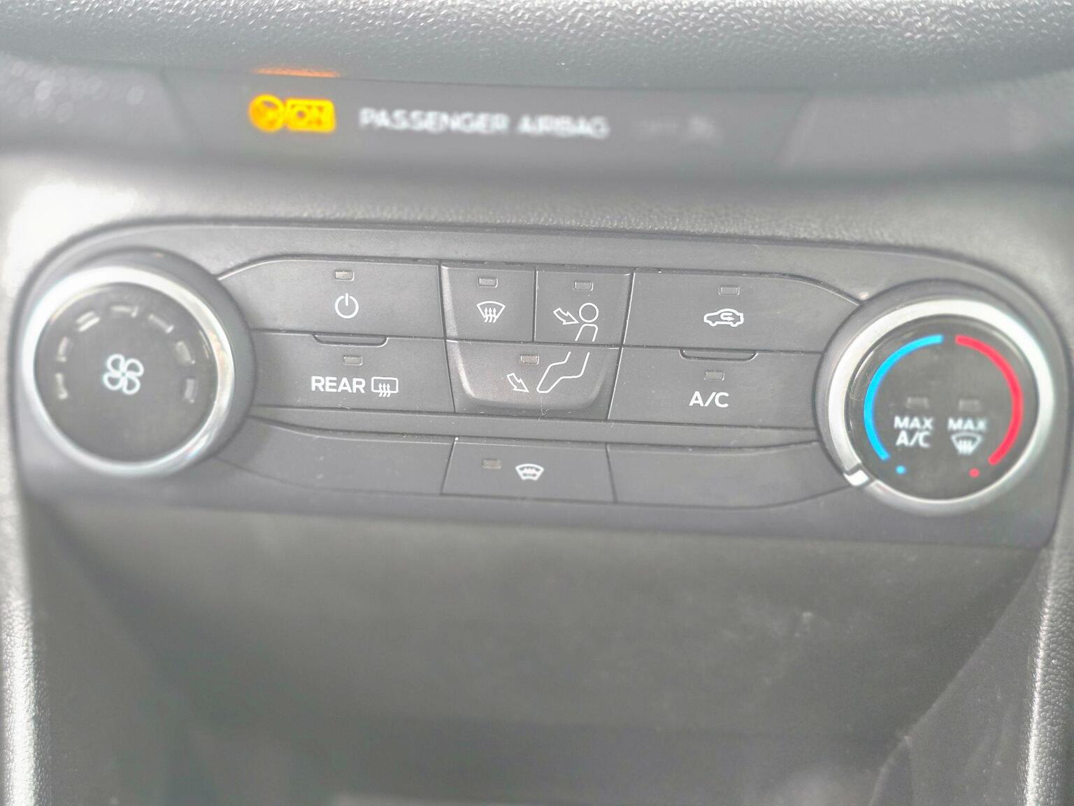 2017 Ford Fiesta image 39