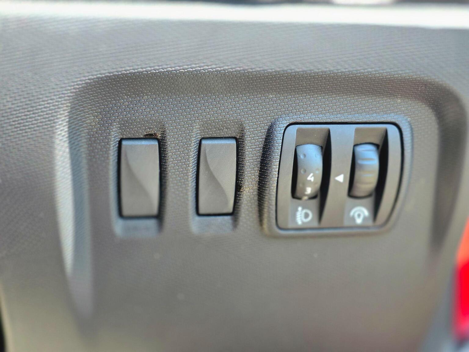 2015 Renault Captur image 36