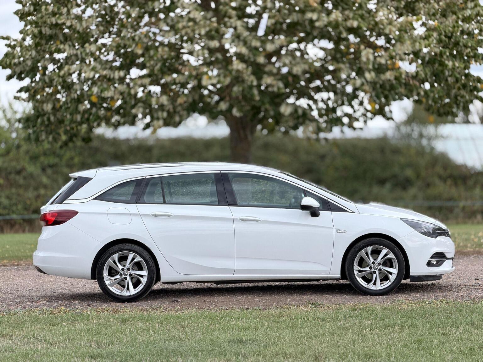 2020 Vauxhall Astra image 3