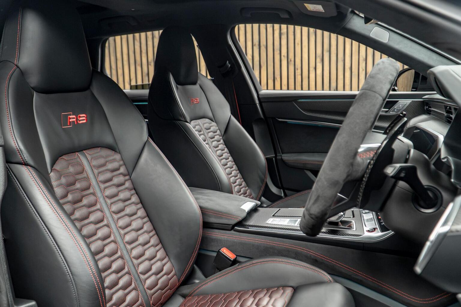 2025 Audi RS6 Avant Performance Carbon Vorsprung — photograph 2
