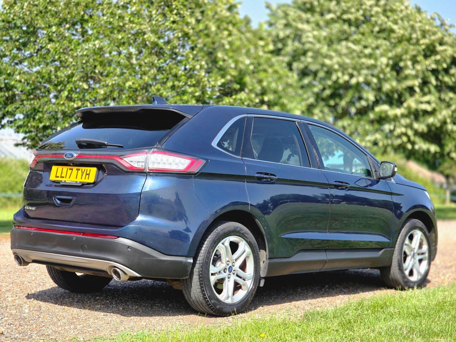 2017 Ford Edge image 6