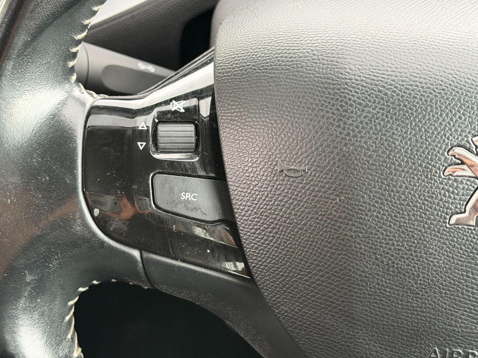 2017 Peugeot 308 image 34
