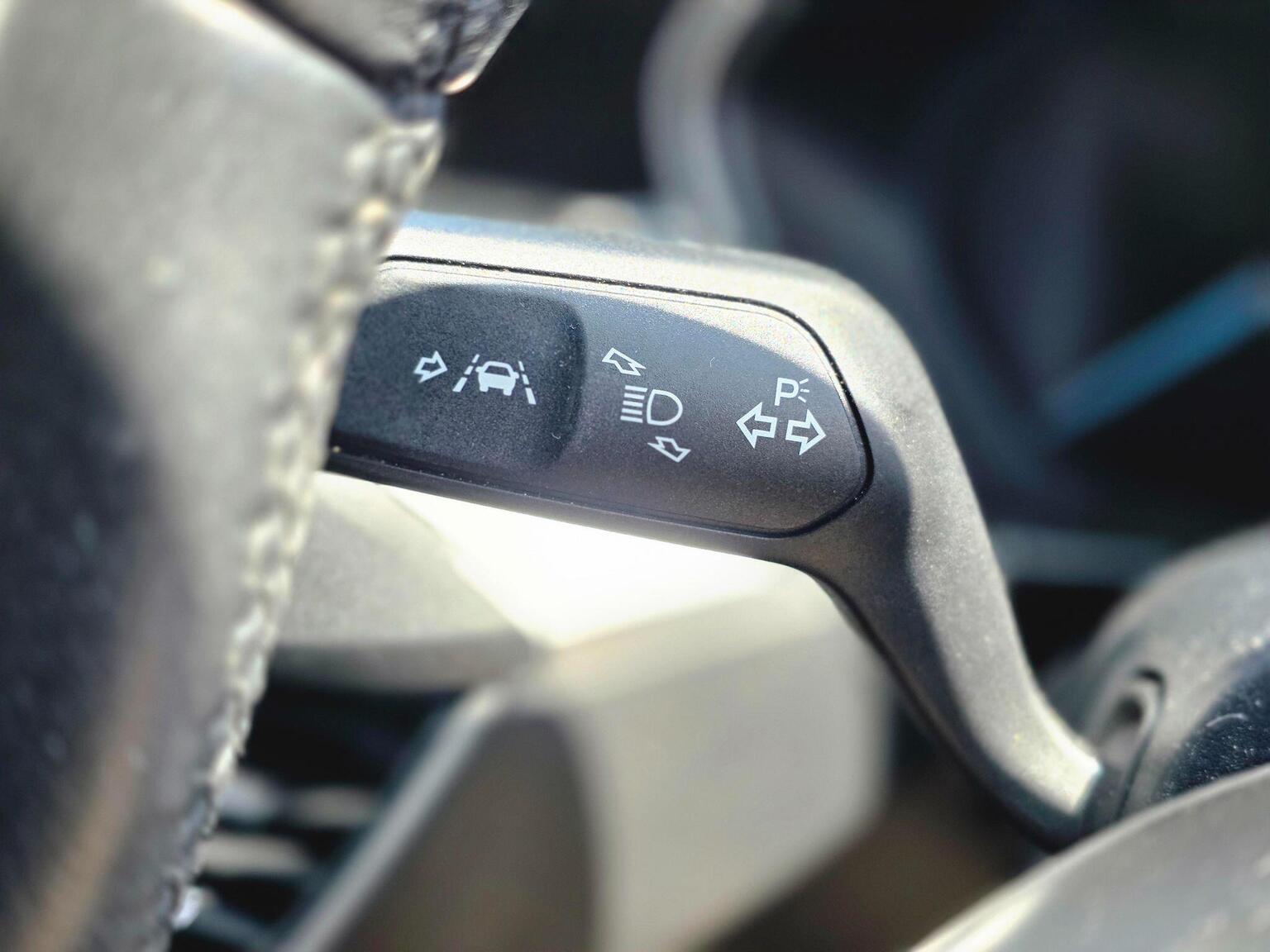 2020 Ford Focus image 40