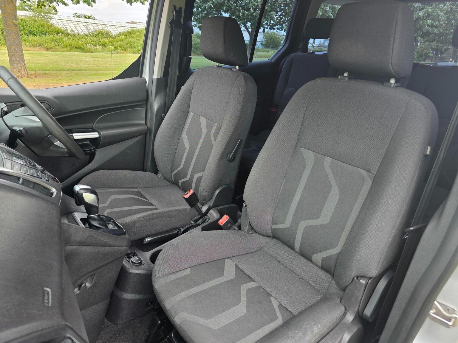 2017 Ford Grand Tourneo Connect image 29