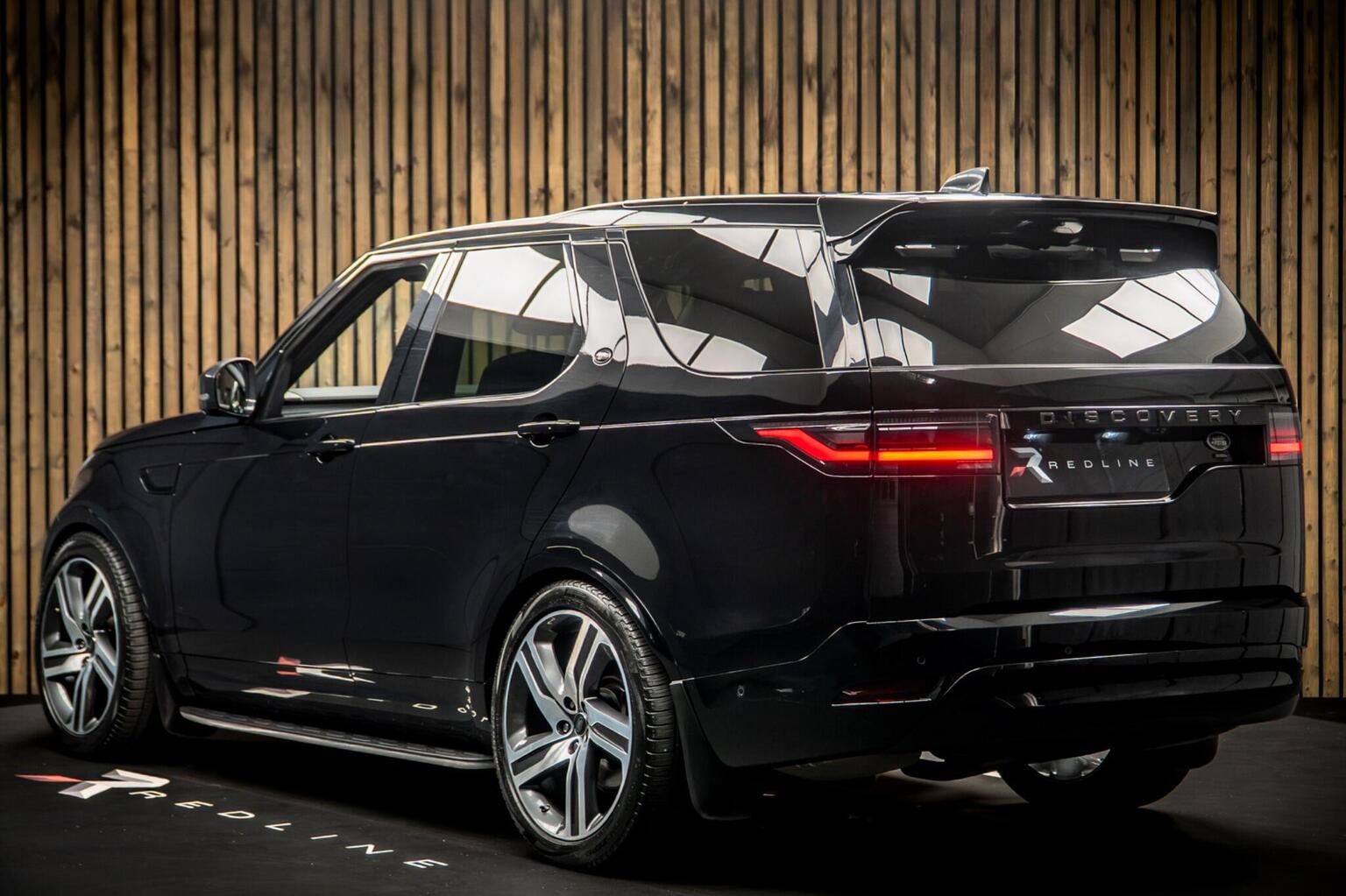 2022 Land Rover Discovery D300 R-Dynamic SE 4WD — photograph 3