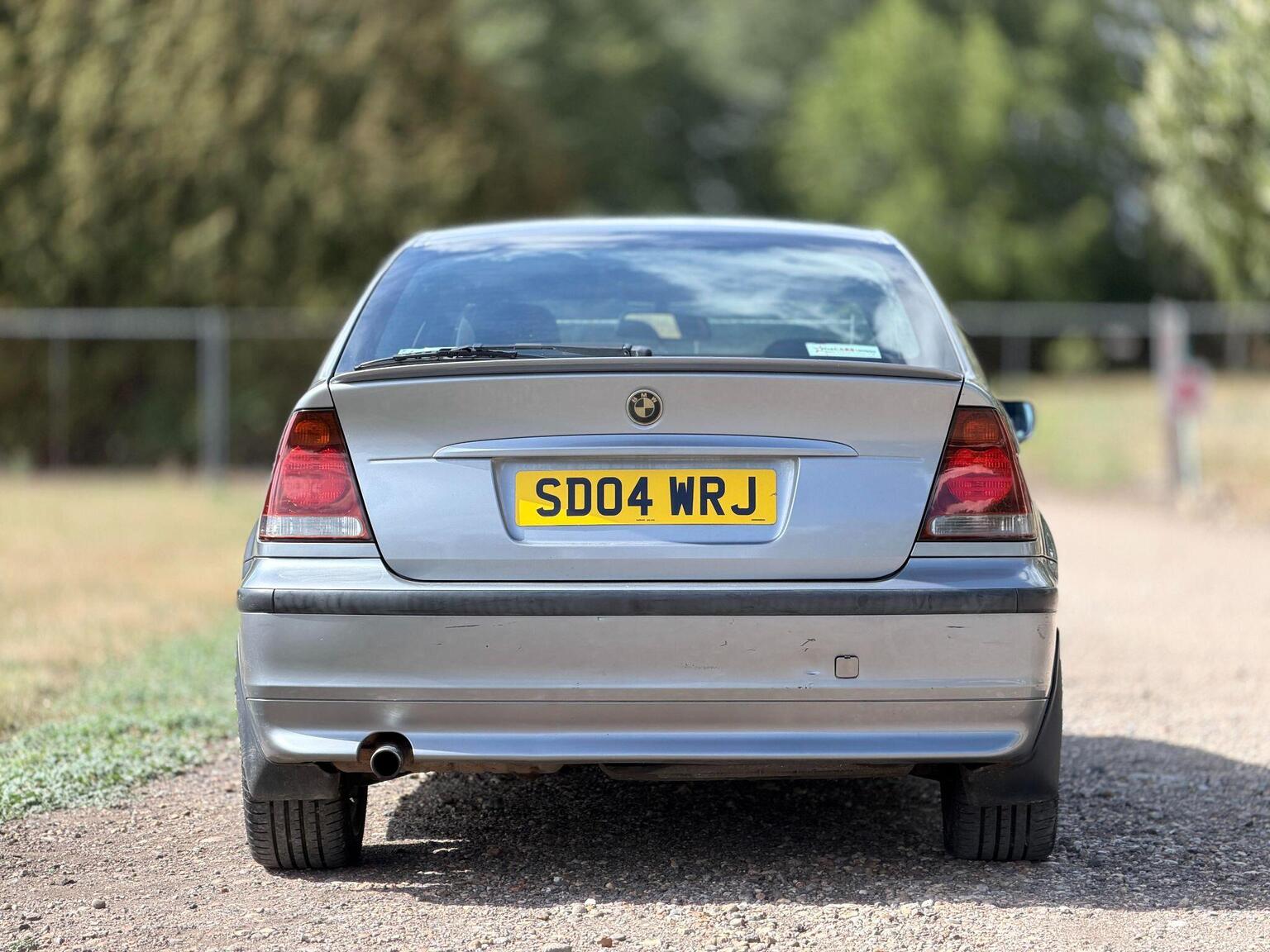 2004 BMW 3 Series image 7
