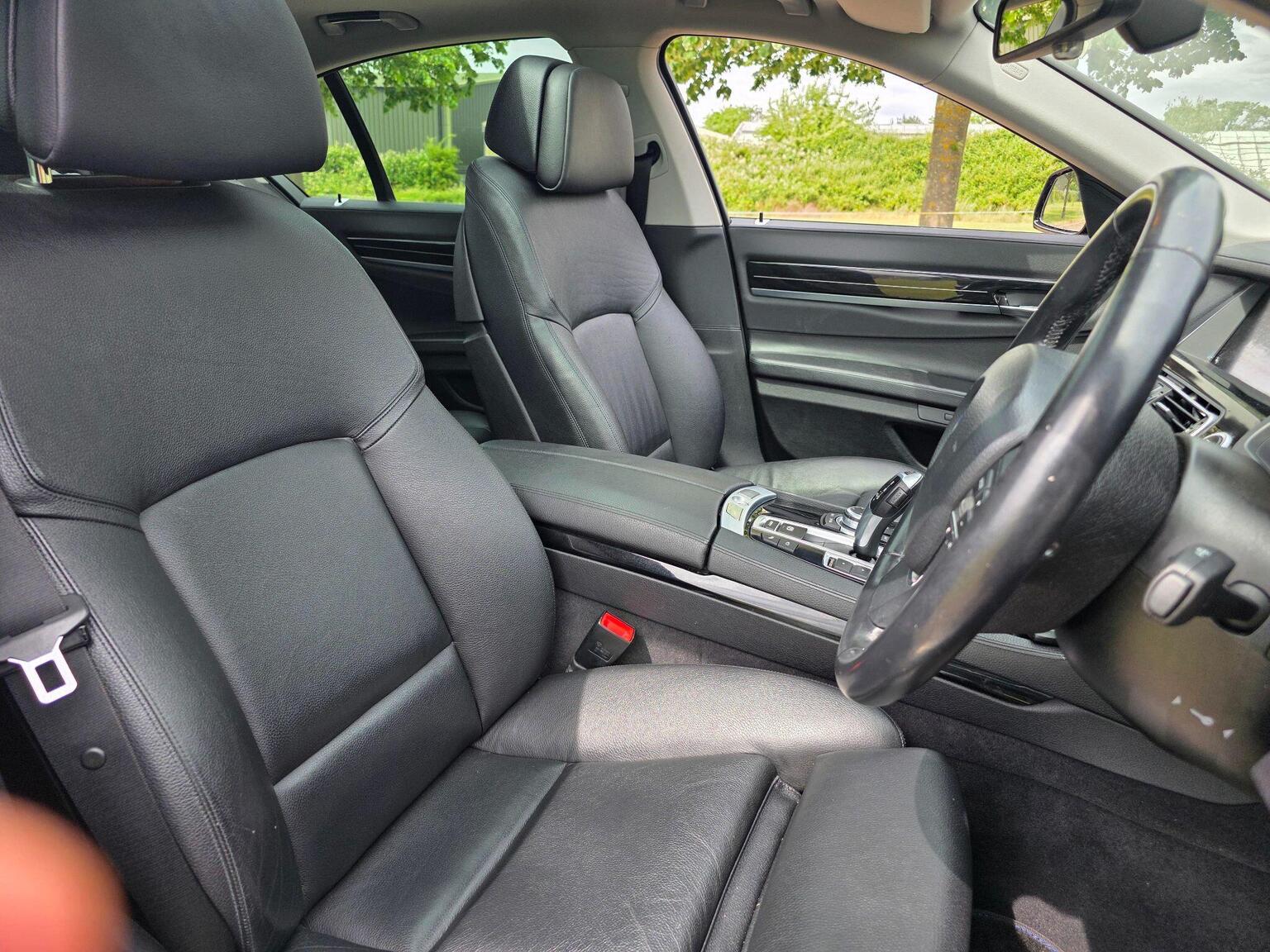 2013 BMW 7 Series image 27