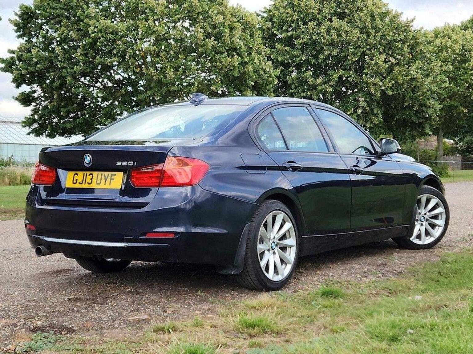 2013 BMW 3 Series image 3