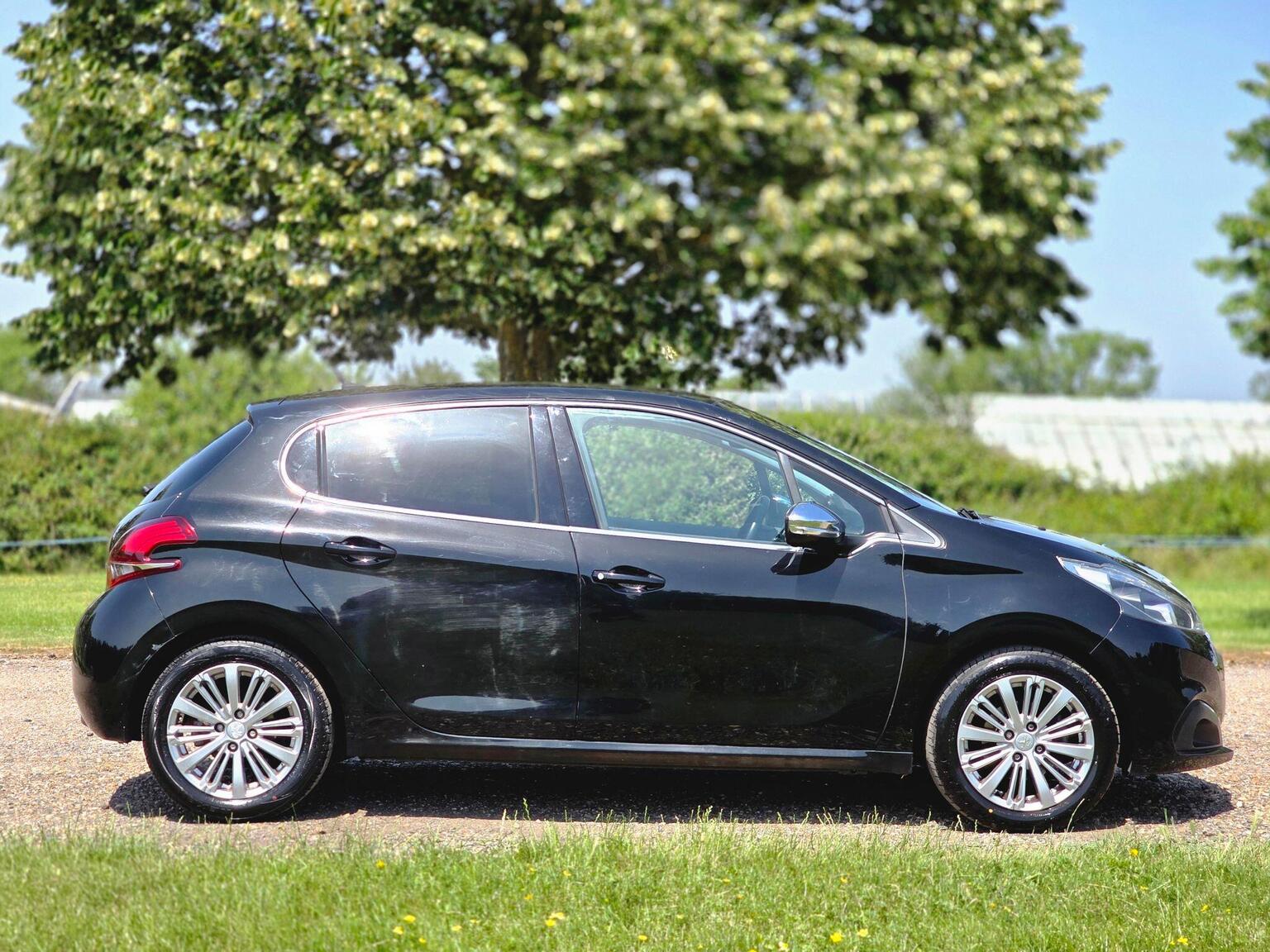 2017 Peugeot 208 image 3