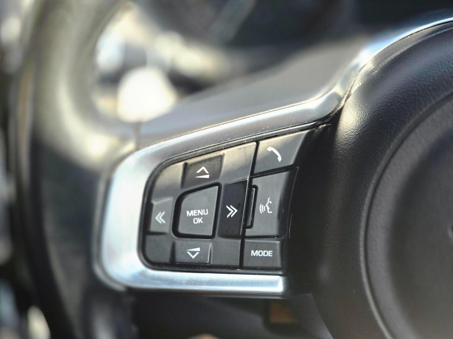2018 Jaguar XE image 34
