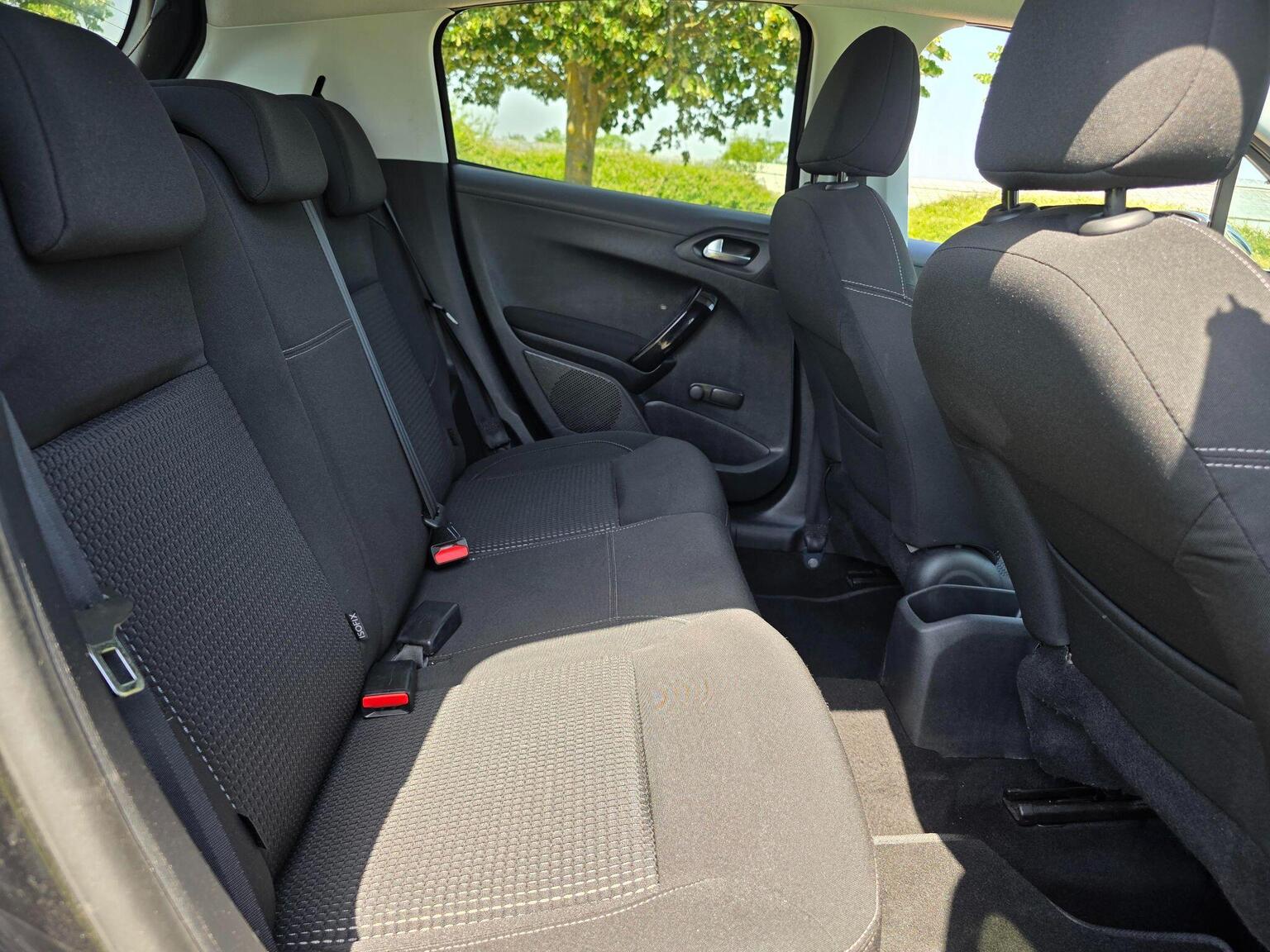 2017 Peugeot 208 image 22