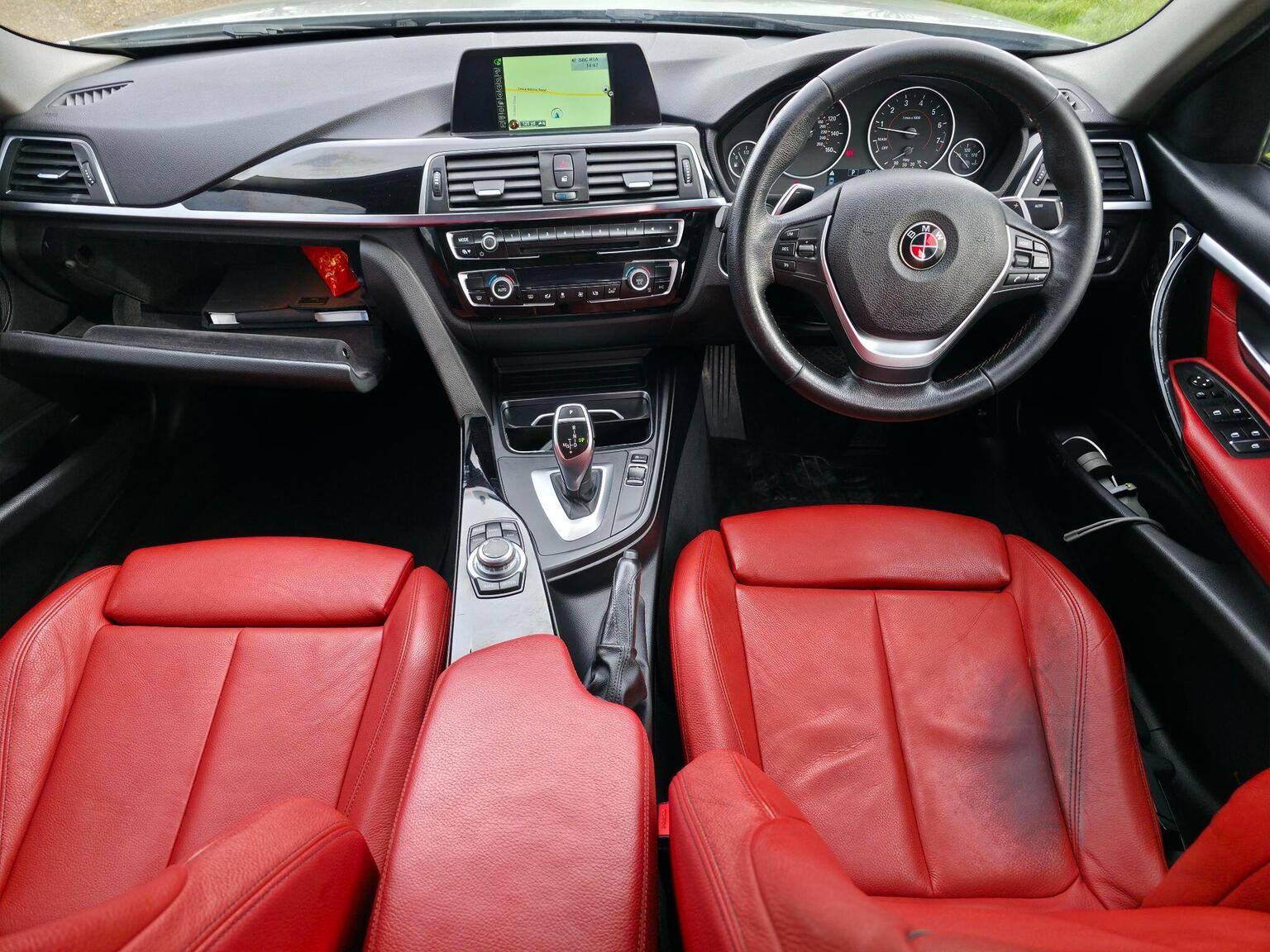 2017 BMW 3 Series image 27