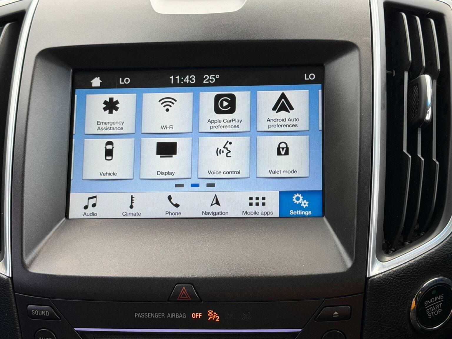 2018 Ford Edge image 37