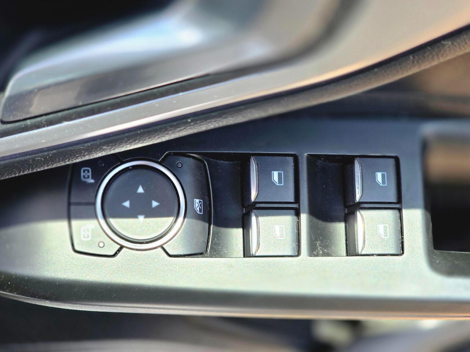 2020 Ford Focus image 35