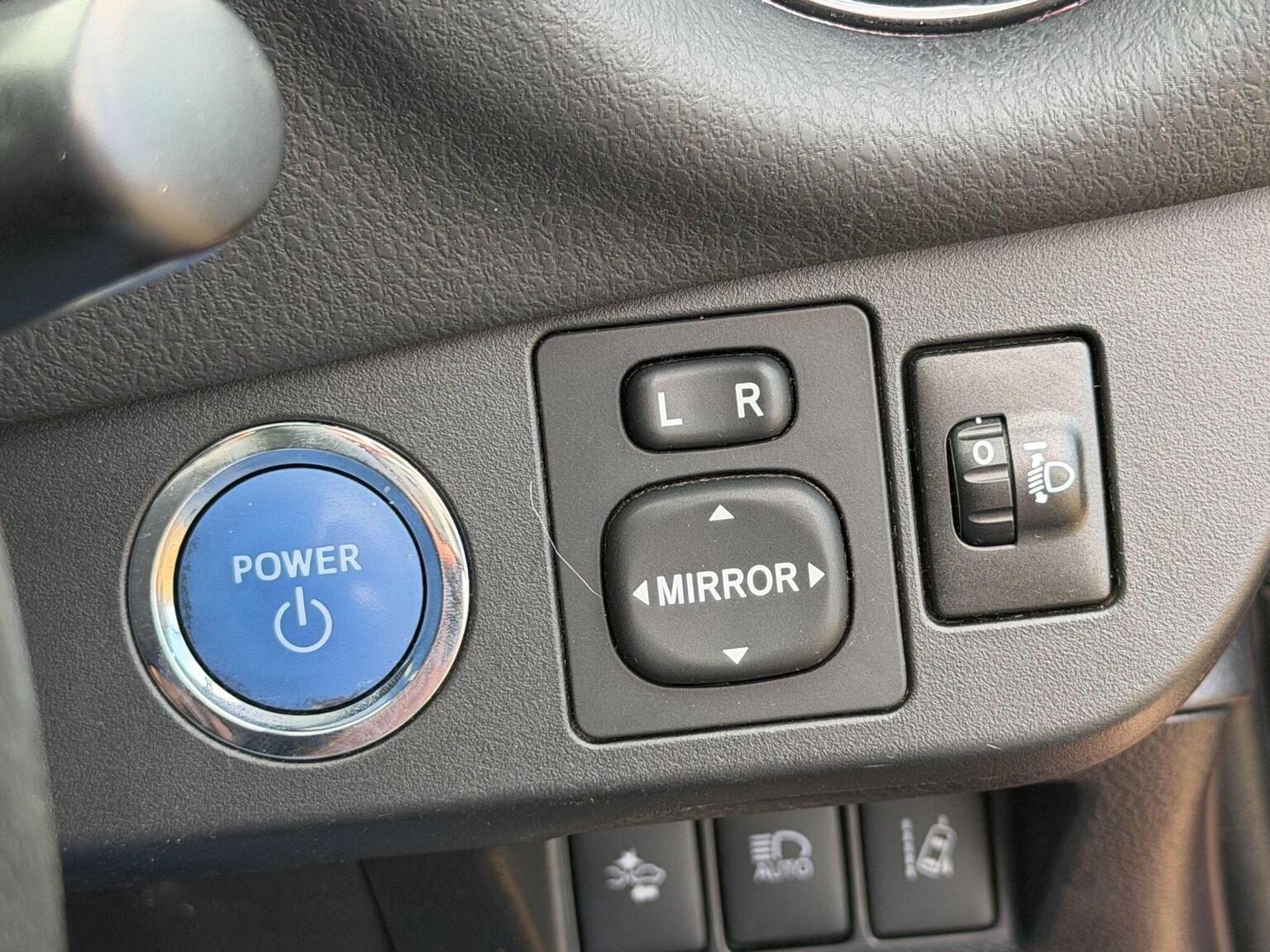 2017 Toyota Yaris image 29