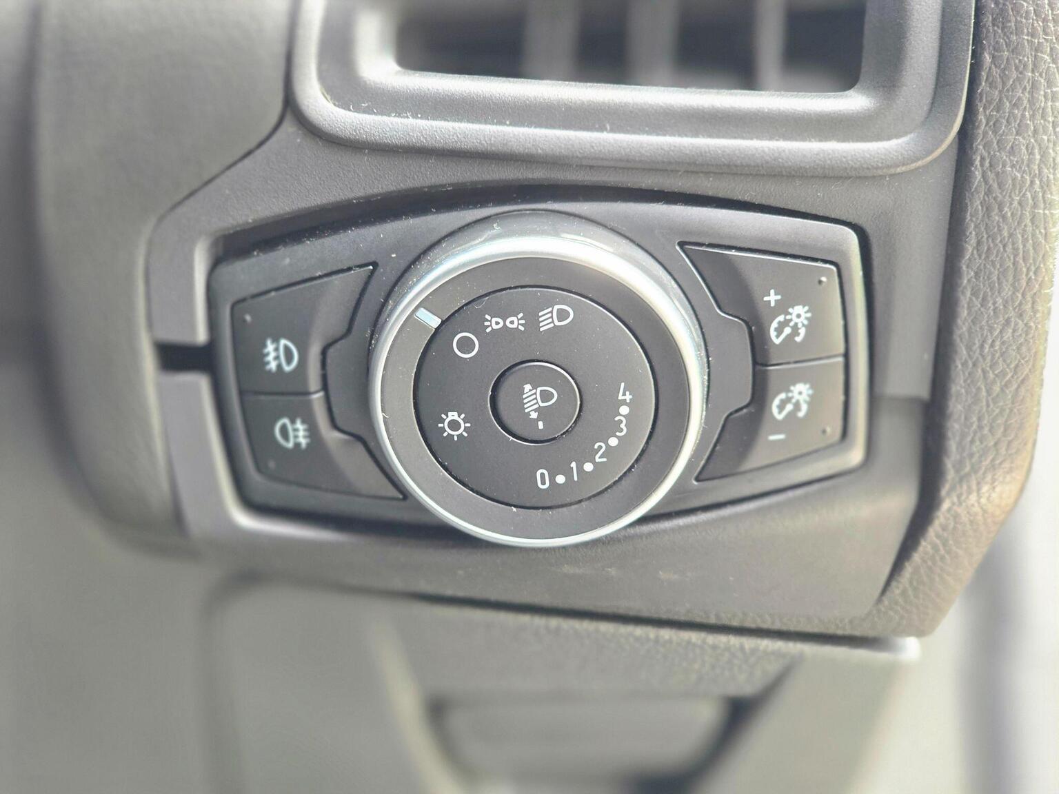 2018 Ford Focus image 35
