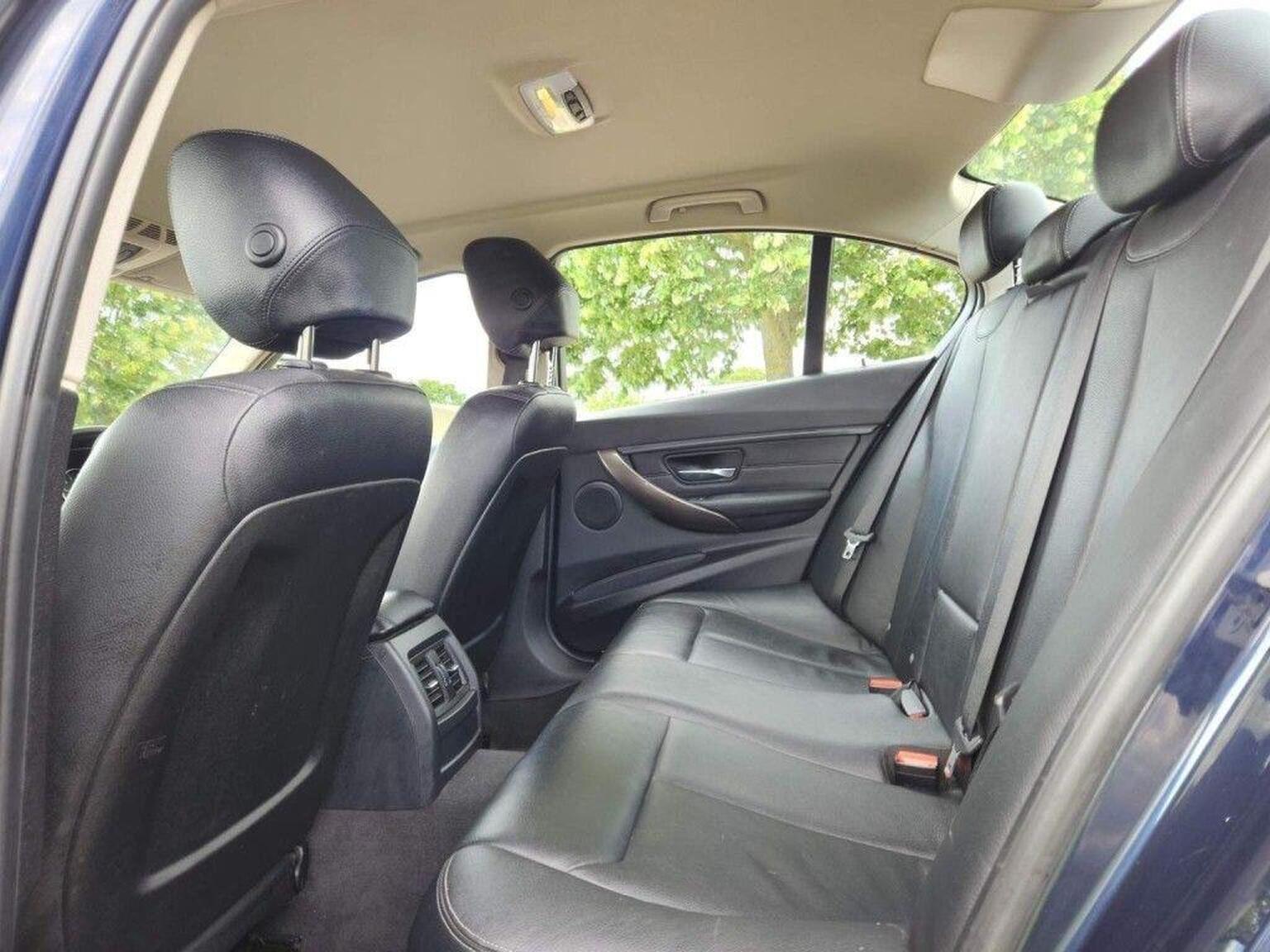 2013 BMW 3 Series image 16
